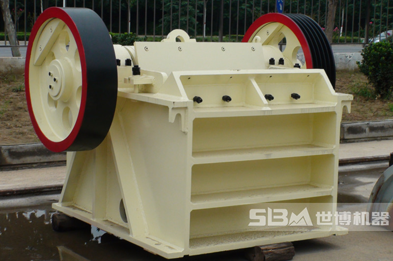 顎式破碎機(jī)，粗破方解石