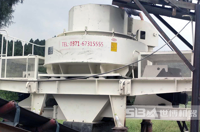 沖擊式破碎機作業(yè)現(xiàn)場