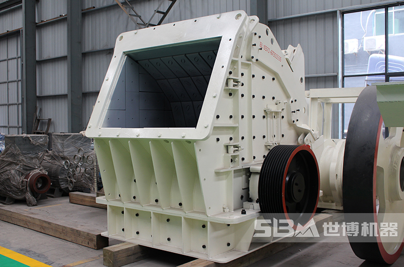 新型大口反擊破碎機(jī)