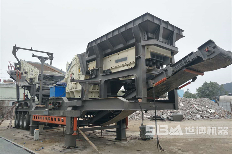 山西移動(dòng)破碎機(jī)打混合料現(xiàn)場(chǎng)