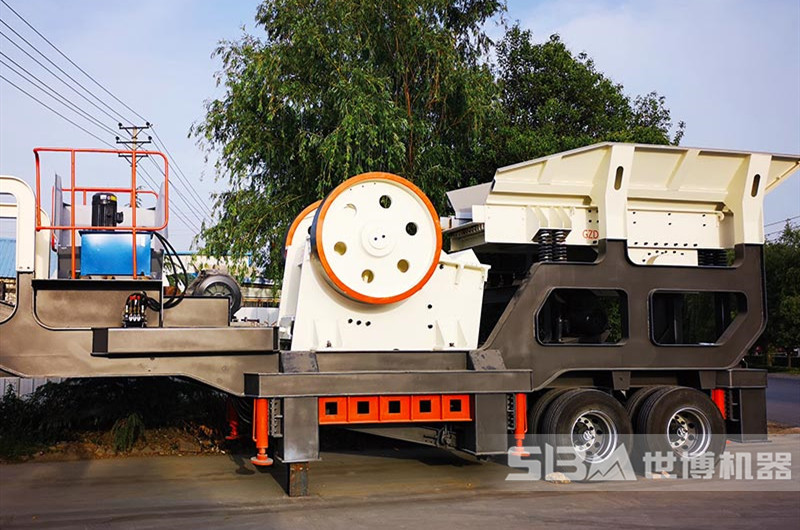 移動(dòng)破碎機(jī)喂料機(jī)安裝現(xiàn)場(chǎng)