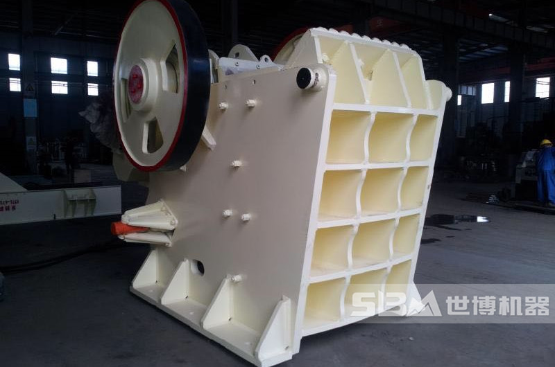 顎破，擠壓式破碎機(jī)