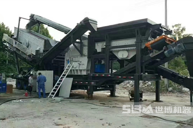 移動破碎篩分一體機(jī)，三組合移動破碎機(jī)