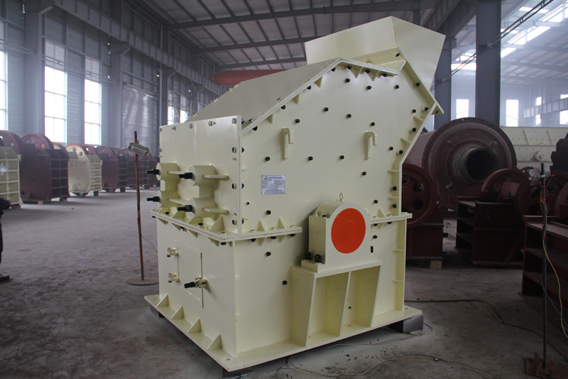 細(xì)碎制砂機(jī)，小型粉碎鵝卵石機(jī)