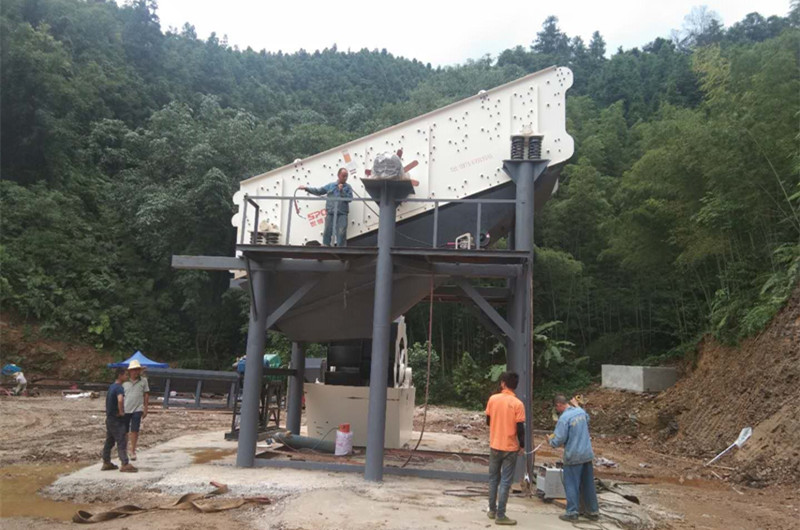 砂石料廠振動(dòng)篩安裝中