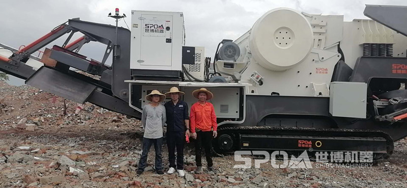 世博大型混凝土破碎機(jī)客戶現(xiàn)場(chǎng)，歡迎考察