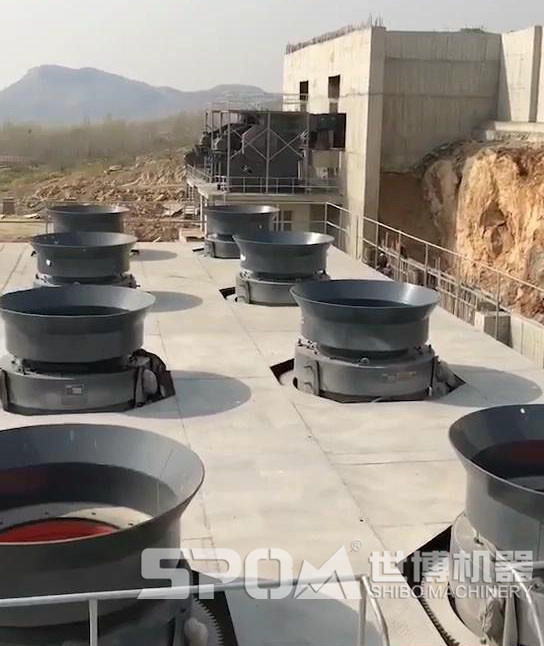 日產萬噸的圓錐破碎機現(xiàn)場圖