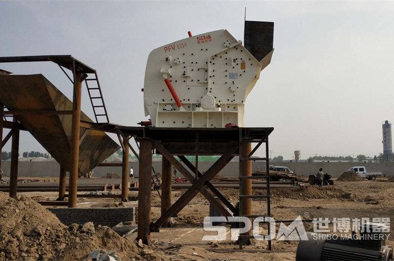 反擊式破碎機，能破碎二十公分石英石