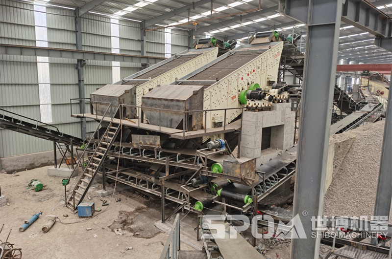 振動篩篩分機(jī)制砂現(xiàn)場圖