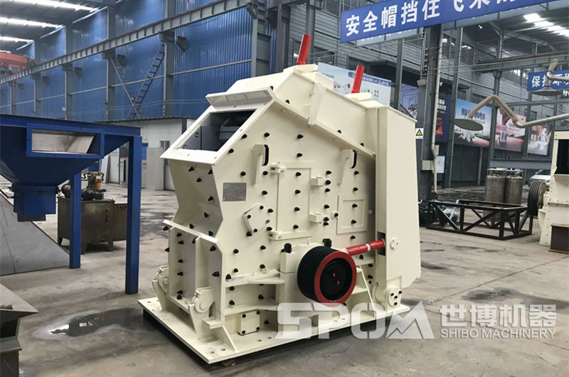 小型反擊破碎機，適合破碎十公分大的石頭