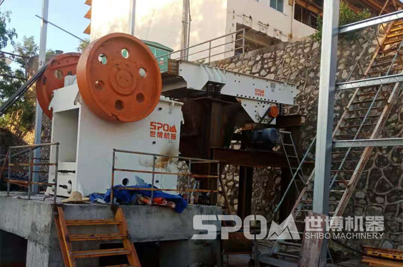 顎式破碎機(jī)，在玄武巖制砂生產(chǎn)線中粗碎