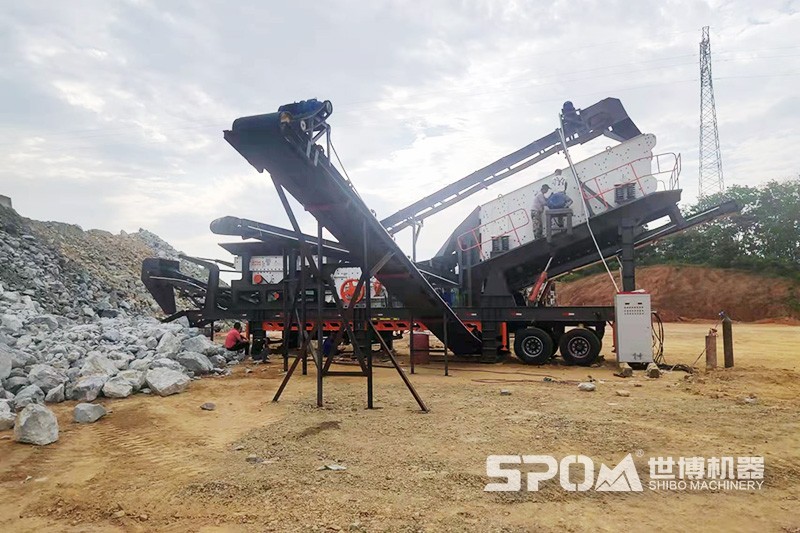 三合一移動(dòng)反擊式破碎機(jī)，反擊破移動(dòng)式破碎站現(xiàn)場(chǎng)圖