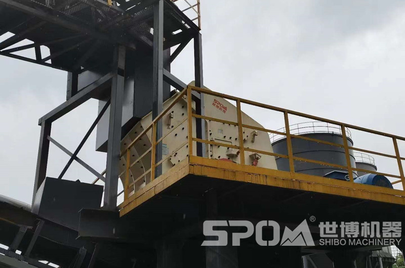 湖南客戶砂石生產(chǎn)線，反擊式破碎機現(xiàn)場圖