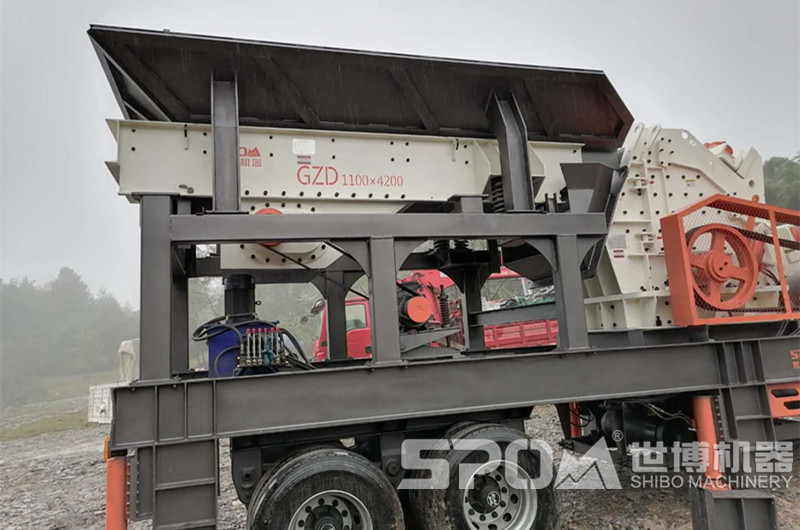 輪胎式粗碎反擊移動(dòng)破碎站，配大口反擊破