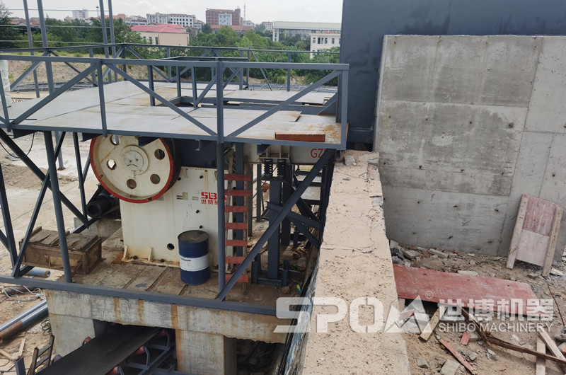 小型石子破碎機現(xiàn)場圖，家庭用小顎破